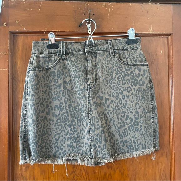 Mudd Cheetah Print Frayed Denim Skirt - Picture 6 of 6